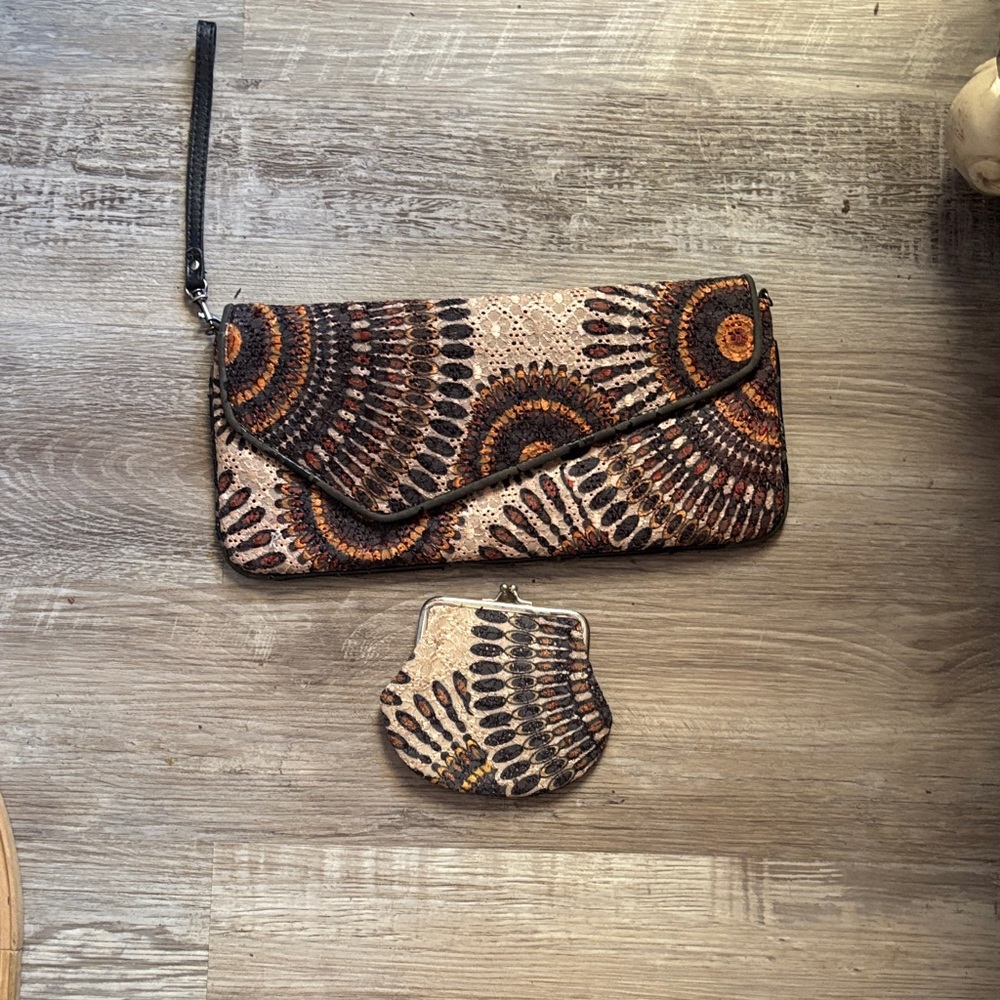 Urban Expressions Woven Sunburst Pattern Clutch and Coin Clutch